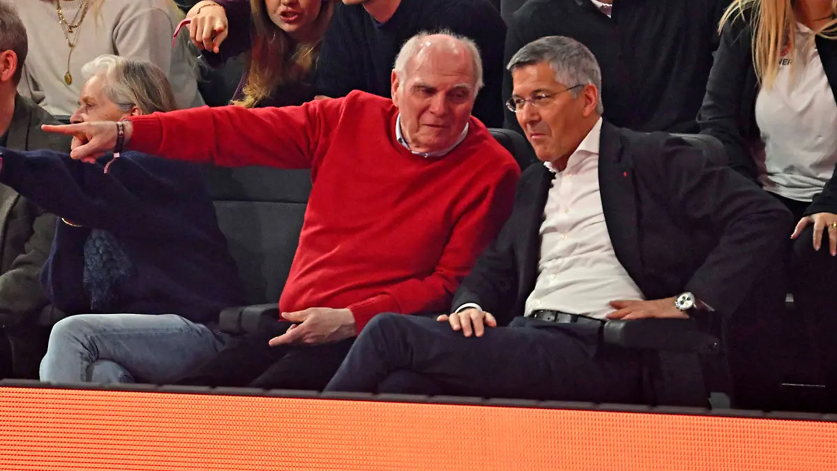 18-01-2026-Fussball-der-FC-Bayern-Muenchen-Legends-CUP-im-SAP-Garden-Muenchen-v-l