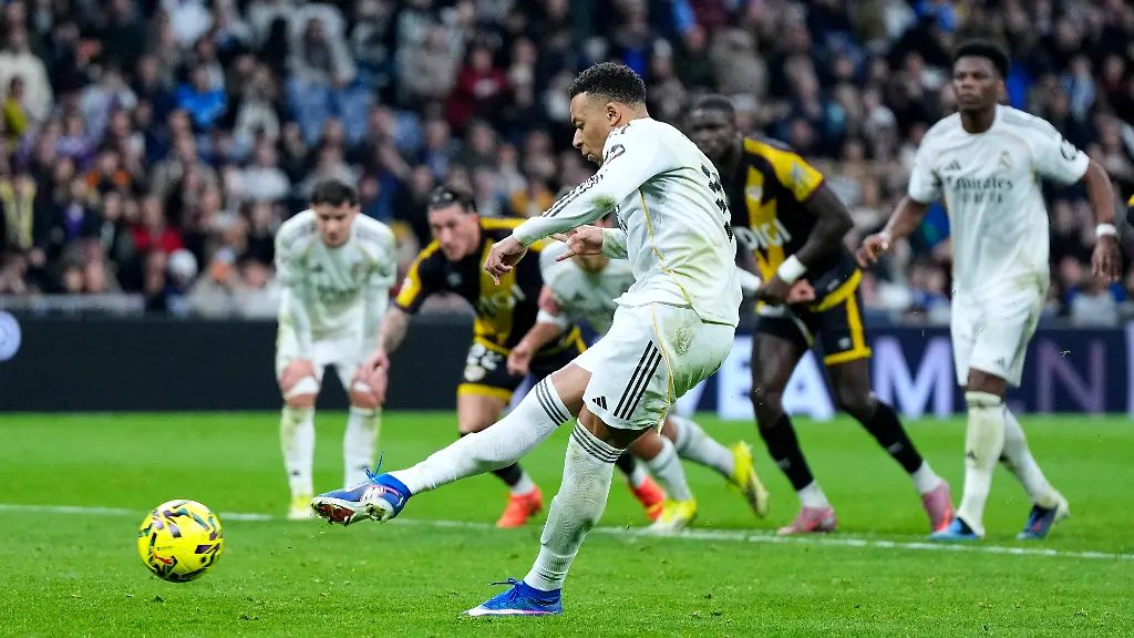 ESP-Real-Madrid-CF-Rayo-Vallecano-La-Liga-EA-Sports-Date-22-Kylian-Mbappe-of-Real-Madrid-CF-scores-the-2-1-at-minute-100-during-the-La-Liga-EA-Sports-match-between-Real-Madrid-CF-and-Rayo-Vallecano-played-at-Santiago-Bernabeu-Stadium-on-February-1-2026-in-Madrid