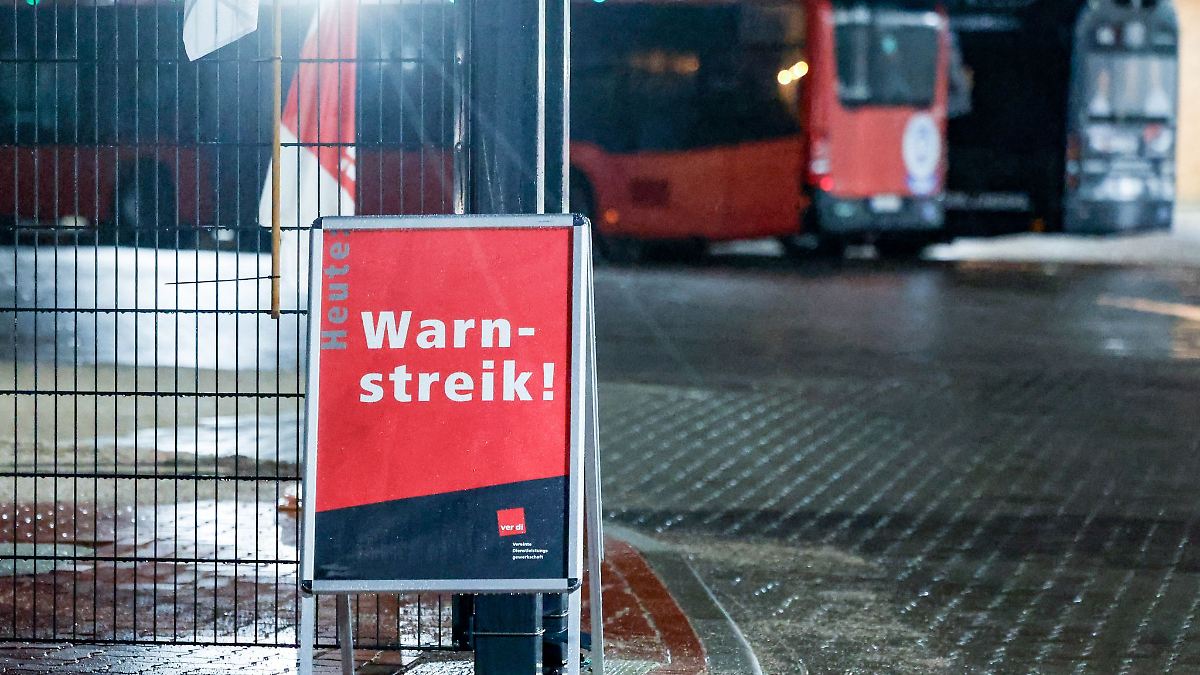 Warnstreik droht Stadtbusse in vier Städten lahmzulegen