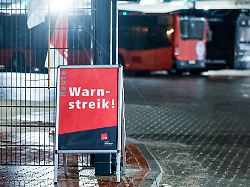 Hamburg & Schleswig-Holstein: Warnstreik droht Stadtbusse in vier Städten lahmzulegen