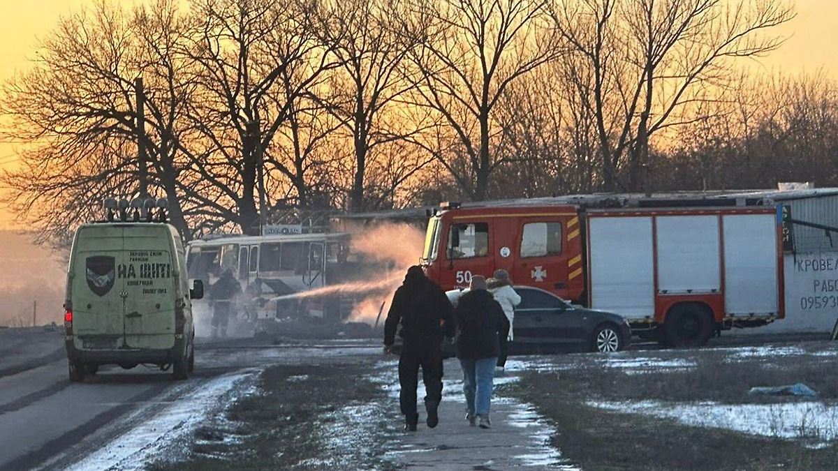 Drohnenbeschuss-in-der-Ukraine-Russland-attackiert-Bus-mit-Bergleuten-mindestens-12-Tote