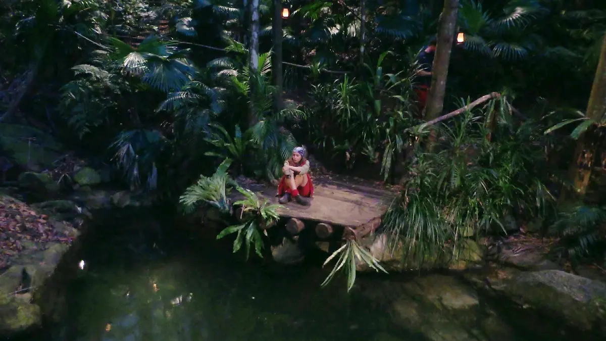 ACHTUNG-SPERRFRIST-FUeR-ALLE-MEDIEN-BIS-ZUM-SHOWENDE-SONNTAG-01-FEBRUAR-2026-22-30-UHR-Eva-Benetatou-bleibt-allein-am-Weiher-zurueck-Im-Camp-wird-weiter-ueber-sie-gesprochen-Die-Verwendung-des-sendungsbezogenen-Materials-ist-nur-mit-dem-Hinweis-und-Verlinkung-auf-RTL-gestattet