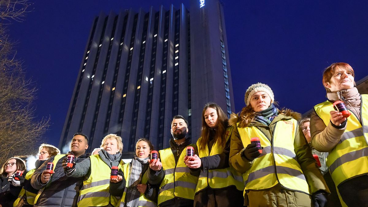 Lichterkette für Erhalt des Congress Hotels