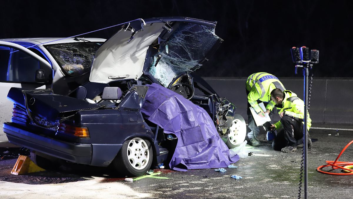A61-vor-bergehend-gesperrt-Drei-Tote-nach-schwerem-Unfall-bei-K-ln