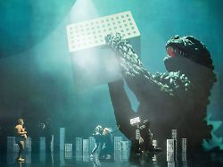 Hamburg & Schleswig-Holstein: Wenn Vampirinnen und ein Monster auf Trump treffen