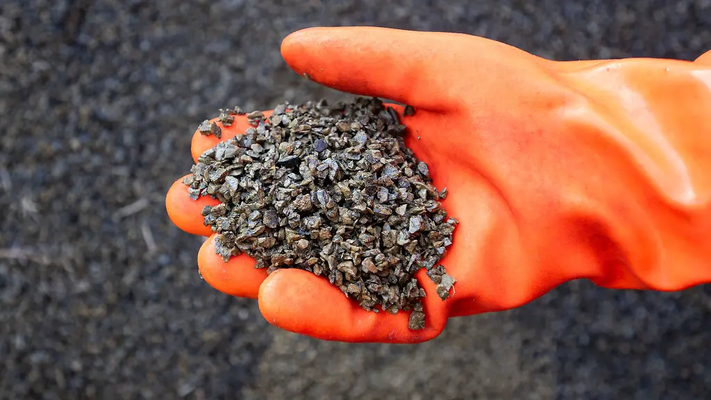 Angesichts-des-Winterwetters-bleibt-Splitt-in-Berlin-gefragt