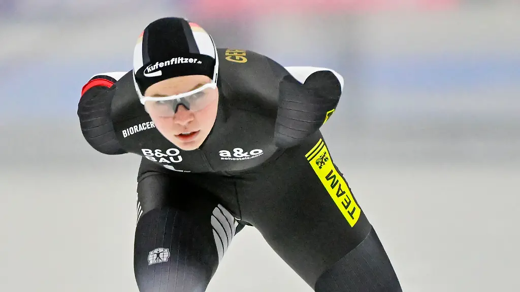 Nov-14-2025-Kearns-Utah-UNITED-STATES-Josephine-Schloerb-of-Germany-competes-in-the-women-s-3000m-during-the-ISU-Speedskating-World-Cup-at-Utah-Olympic-Oval