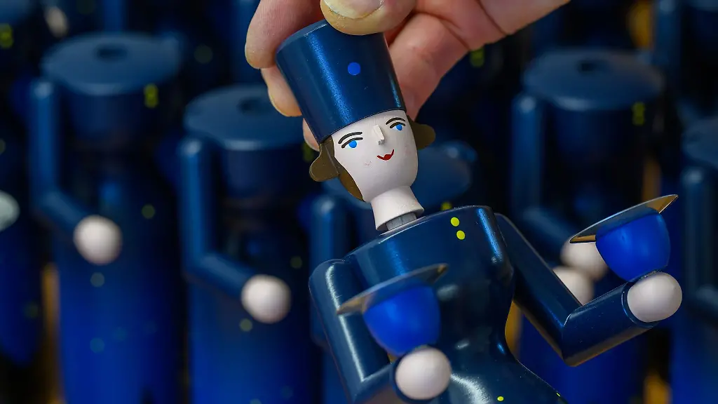 Holzkunst-aus-dem-Erzgebirge-ist-auch-in-Uebersee-beliebt