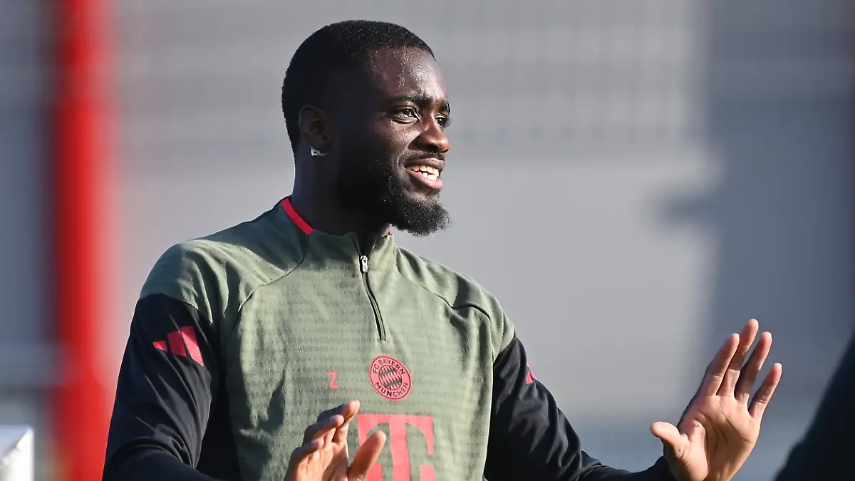 Dayot-UPAMECANO-Bayern-Muenchen-Gestik-gibt-Anweisungen-Aktion-Einzelbild-angeschnittenes-Einzelmotiv-Halbfigur-halbe-Figur-Vorschau-Fussball-Champions-League-Saison-2025-26-Ligaphase-Abschlusstraining-Training-PSV-Eindhoven-FC-Bayern-Muenchen-am-27-01-2026