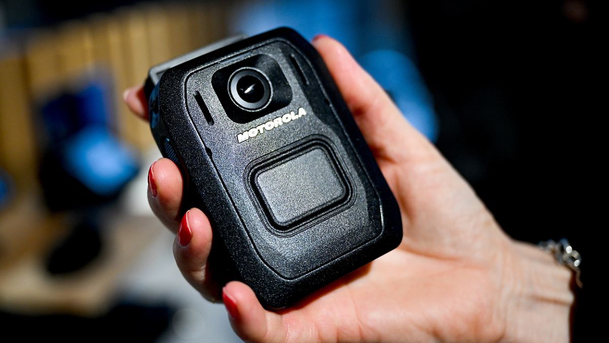 Konsequenzen-nach-Todesf-llen-Bundesbeamte-in-Minneapolis-tragen-k-nftig-Bodycams