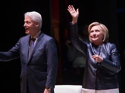 "Habe nichts Unrechtes getan": Bill Clinton bestreitet Fehler im Epstein-Skandal - und teilt gegen Trump aus