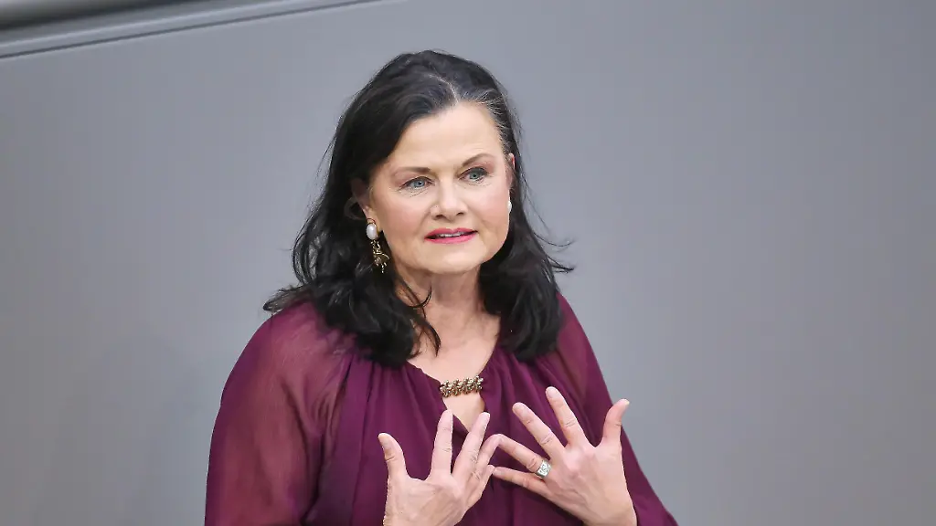 Berlin-Deutschland-Deutscher-Bundestag-40