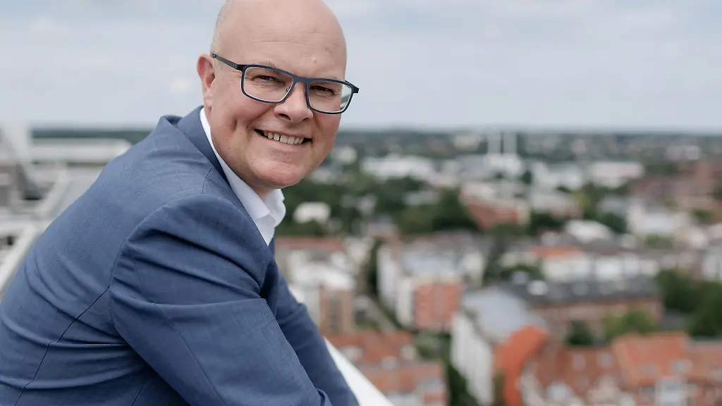 Umweltminister-Tobias-Goldschmidt-Gruene-sieht-die-Energiewende-im-Norden-auf-gutem-Weg