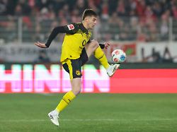 Anselmino weiter getauscht: BVB-Hoffnung verkommt im Transferwahnsinn zur Ware