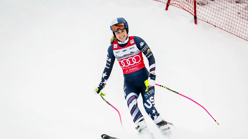 Lindsey-Vonn-of-USA-reacts-after-her-fall-during-the-women-s-Downhill-race-at-the-Alpine-Skiing-FIS-Ski-World-Cup-in-Crans-Montana-Switzerland-Friday-January-30-2026