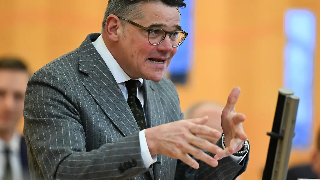 Ministerpraesident-Boris-Rhein-CDU-spricht-von-dem-Dreiklang-Priorisieren-Investieren-Reformieren