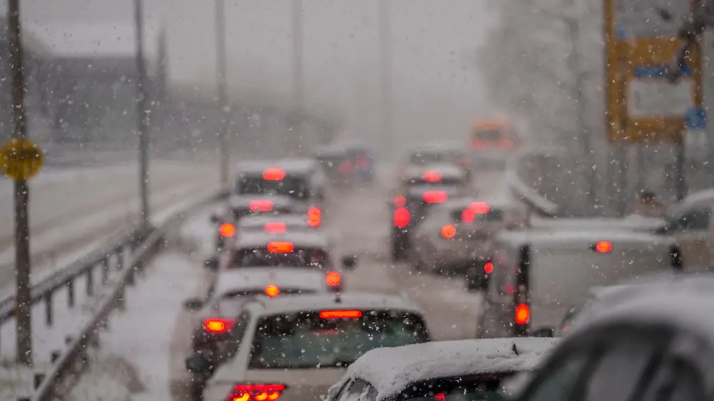 In-und-um-Mainz-waren-viele-Bremslichter-zu-sehen-in-langen-Staus
