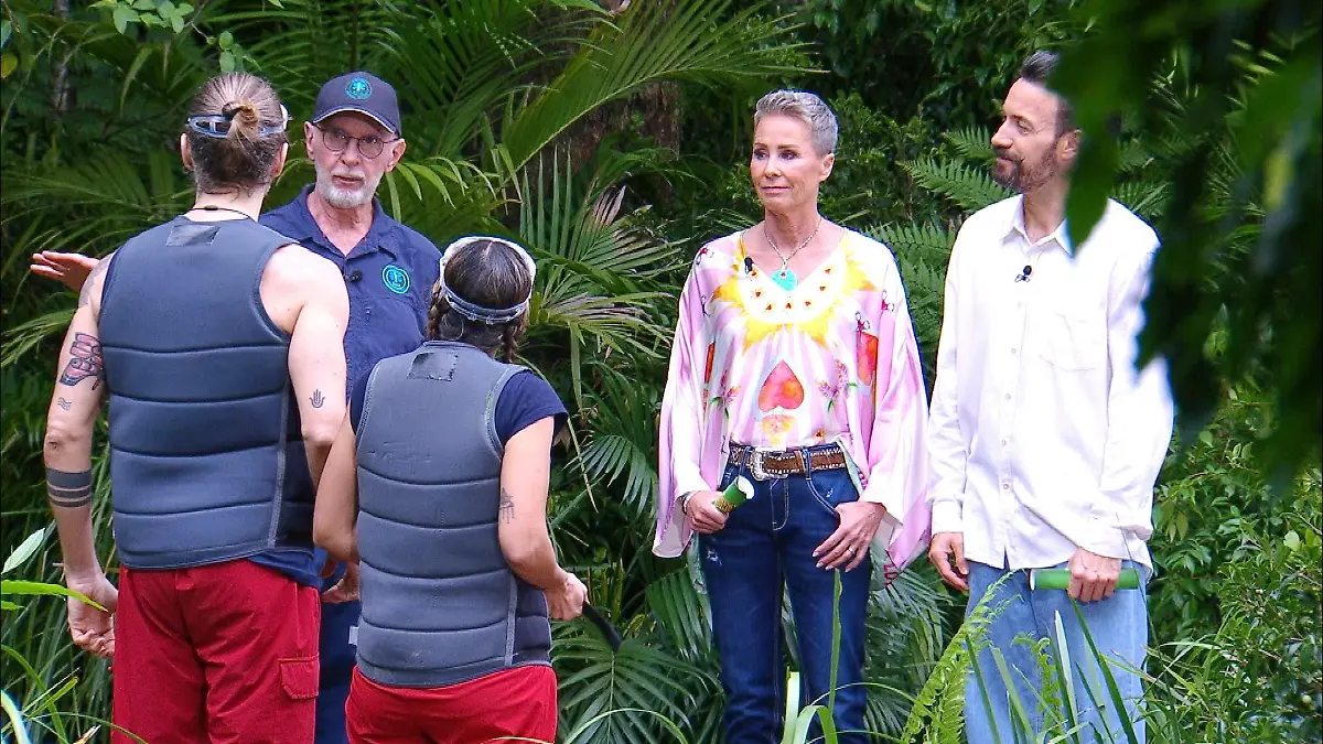 ACHTUNG-SPERRFRIST-FUeR-ALLE-MEDIEN-BIS-ZUM-SHOWENDE-DIENSTAG-03-FEBRUAR-2026-22-30-UHR-Sonja-Zietlow-und-Jan-Koeppen-bergruessen-Eva-Benetatou-und-Gil-Ofarim-zur-Dschungelpruefung-Schwierige-Fanggelegenheit-Dr-Bob-M-erklaert-wie-immer-worauf-sie-achten-muessen-Die-Verwendung-des-sendungsbezogenen-Materials-ist-nur-mit-dem-Hinweis-und-Verlinkung-auf-RTL-gestattet