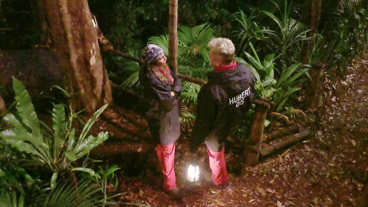 ACHTUNG-SPERRFRIST-FUeR-ALLE-MEDIEN-BIS-ZUM-SHOWENDE-DIENSTAG-03-FEBRUAR-2026-22-30-UHR-Anders-als-Hardy-steckt-Eva-Benetatou-die-Schlangen-Figur-schwer-weg-Sie-fuehlt-sich-total-beschissen-und-zieht-Hubert-Fella-zu-Rate-Die-Verwendung-des-sendungsbezogenen-Materials-ist-nur-mit-dem-Hinweis-und-Verlinkung-auf-RTL-gestattet