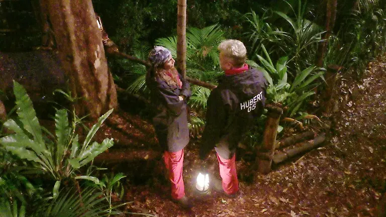 ACHTUNG-SPERRFRIST-FUeR-ALLE-MEDIEN-BIS-ZUM-SHOWENDE-DIENSTAG-03-FEBRUAR-2026-22-30-UHR-Anders-als-Hardy-steckt-Eva-Benetatou-die-Schlangen-Figur-schwer-weg-Sie-fuehlt-sich-total-beschissen-und-zieht-Hubert-Fella-zu-Rate-Die-Verwendung-des-sendungsbezogenen-Materials-ist-nur-mit-dem-Hinweis-und-Verlinkung-auf-RTL-gestattet