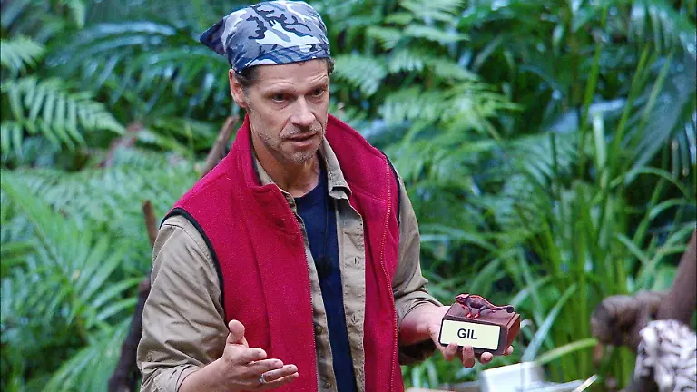 ACHTUNG-SPERRFRIST-FUeR-ALLE-MEDIEN-BIS-ZUM-SHOWENDE-DIENSTAG-03-FEBRUAR-2026-22-30-UHR-Die-naechste-Brandrede-haelt-Stephen-Duerr-bevor-er-Gil-die-Chamaeleon-Figur-ueberreicht-Die-Verwendung-des-sendungsbezogenen-Materials-ist-nur-mit-dem-Hinweis-und-Verlinkung-auf-RTL-gestattet