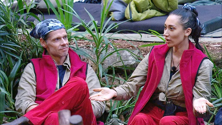 ACHTUNG-SPERRFRIST-FUeR-ALLE-MEDIEN-BIS-ZUM-SHOWENDE-DIENSTAG-03-FEBRUAR-2026-22-30-UHR-Samira-Yavuz-glaubt-Eva-nicht-und-wird-laut-Neben-ihr-Stephen-Duerr-Die-Verwendung-des-sendungsbezogenen-Materials-ist-nur-mit-dem-Hinweis-und-Verlinkung-auf-RTL-gestattet