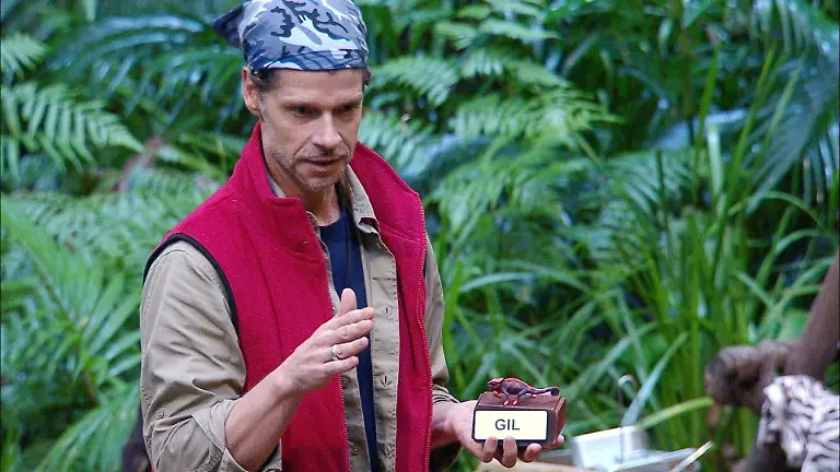 ACHTUNG-SPERRFRIST-FUeR-ALLE-MEDIEN-BIS-ZUM-SHOWENDE-DIENSTAG-03-FEBRUAR-2026-22-30-UHR-Die-naechste-Brandrede-haelt-Stephen-Duerr-bevor-er-Gil-die-Chamaeleon-Figur-ueberreicht-Die-Verwendung-des-sendungsbezogenen-Materials-ist-nur-mit-dem-Hinweis-und-Verlinkung-auf-RTL-gestattet