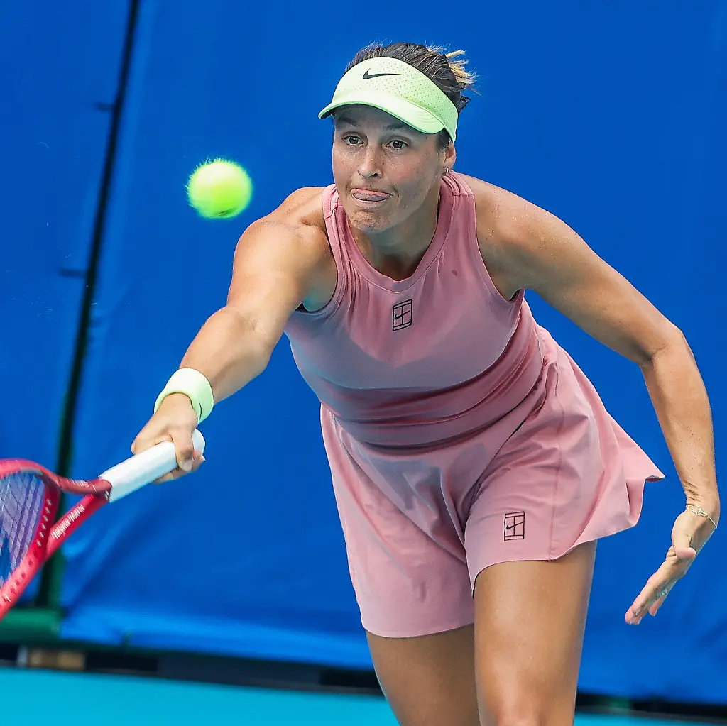 260128-MANILA-Jan-28-2026-Xinhua-Tatjana-Maria-hits-a-return-during-the-women-s-singles-round-of-16-match-between-Tatjana-Maria-of-Germany-and-Tatiana-Prozorova-of-Russia-at-the-WTA-Philippine-Women-s-Open-in-Manila-the-Philippines-Jan-28-2026