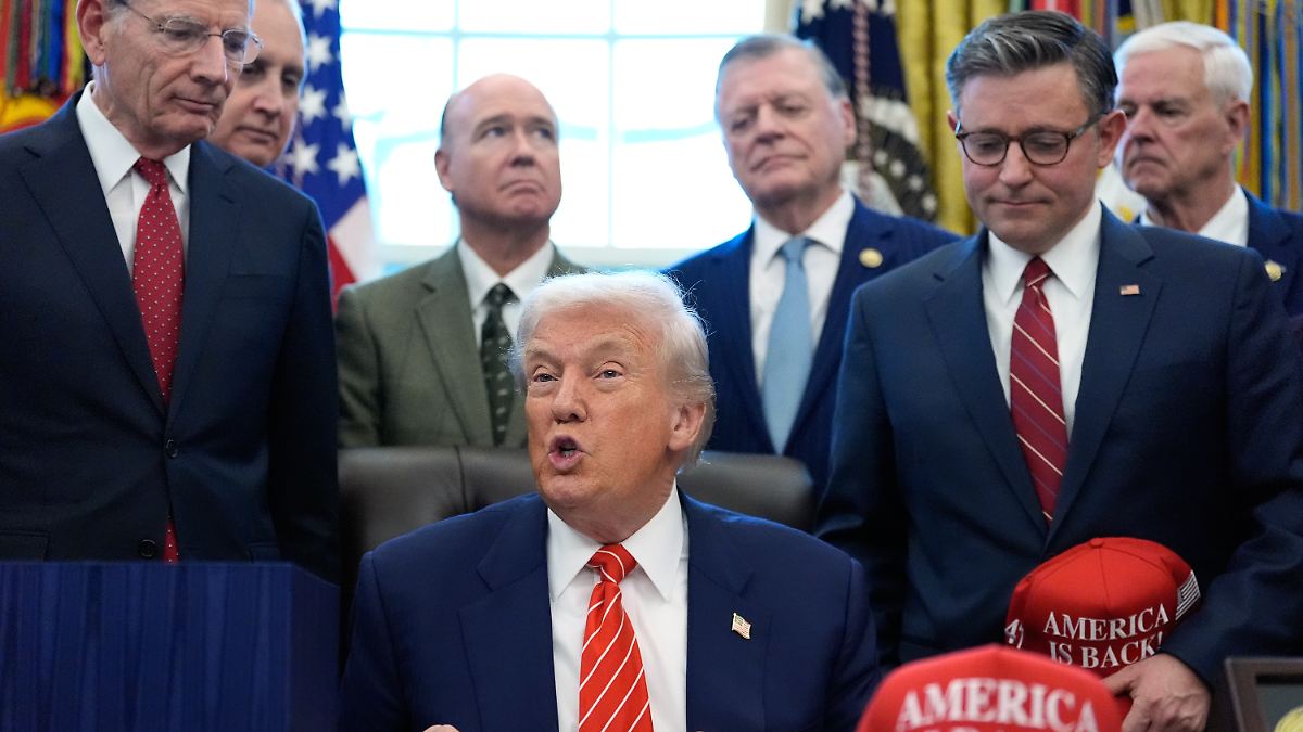 nach-vier-tagen-shutdown-beendet-trump-unterzeichnet-haushalt