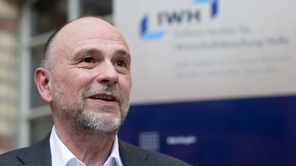 Der-Praesident-des-Leibniz-Instituts-fuer-Wirtschaftsforschung-Halle-IWH-geht-davon-aus-dass-Sachsen-Anhalt-bei-einem-moeglichen-Landtagswahlsieg-der-AfD-an-Attraktivitaet-verlieren-koennte