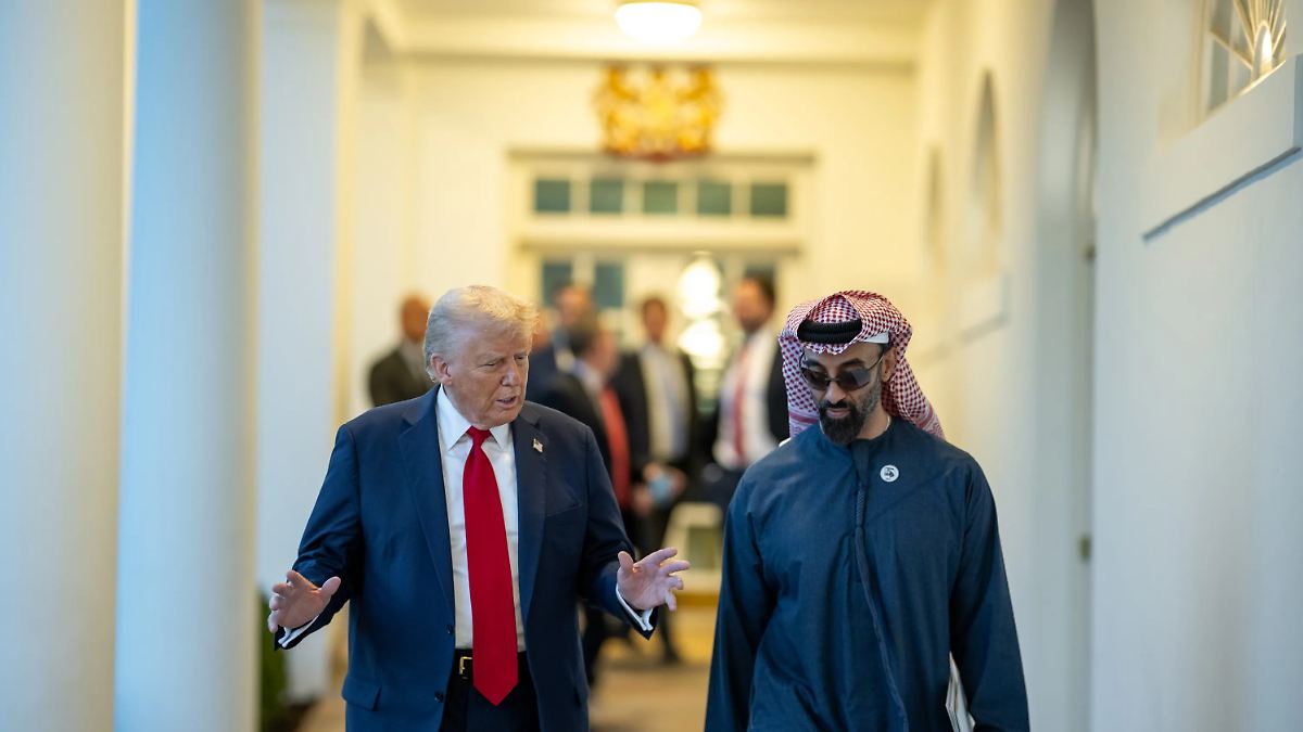 -Riecht-nach-Bestechung-Scheich-kaufte-sich-heimlich-mit-500-Millionen-Dollar-bei-Trump-ein