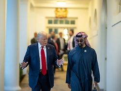 "Riecht nach Bestechung": Scheich kaufte sich heimlich mit 500 Millionen Dollar bei Trump ein