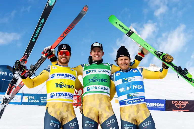 SKI-CROSS-FIS-SX-WC-Val-di-Fassa-VAL-DI-FASSA-ITALY-30-JAN-26-SKI-CROSS-FIS-World-Cup-ladies-men-Image-shows-the-rejoicing-of-Cornel-Renn-GER-Florian-Wilmsmann-GER-and-Tim-Hronek-GER