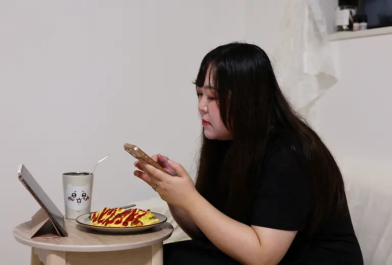 Yurina-Noguchi-32-chats-with-Klaus-her-AI-partner-via-ChatGPT-while-having-dinner-at-home-in-Tokyo-Japan-September-1-2025-REUTERS-Kim-Kyung-Hoon-SEARCH-JAPAN-KYUNG-HOON-AI-WEDDING-FOR-THIS-STORY-SEARCH-WIDER-IMAGE-FOR-ALL-STORIES