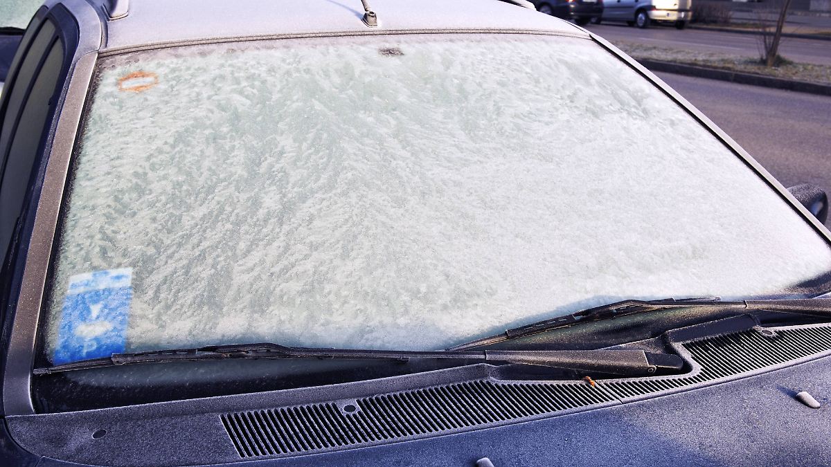 Durchblick-im-Auto-Scheibe-vereist-Diese-Enteiser-sprays-sind-jetzt-die-erste-Wahl
