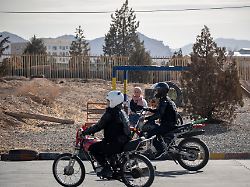 Nach 47 Jahren: Iran erlaubt Frauen, Motorrad zu fahren