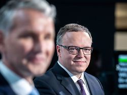 Bjoern Hoecke AfD L Und Mario Voigt CDU R Spitzenkandidaten Fuer Die Landtagswahl In Thueringen Stehen Beim TV Duell Bei Welt TV