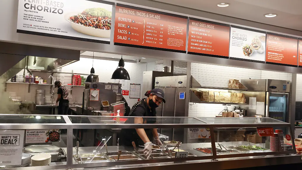 2022-02-08T012505Z_753418532_RC29FS9F4DLO_RTRMADP_3_CHIPOTLE-RESULTS