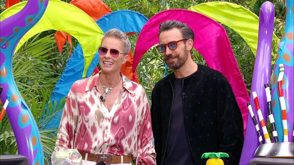 ACHTUNG-SPERRFRIST-FUeR-ALLE-MEDIEN-BIS-ZUM-SHOWENDE-MITTWOCH-04-FEBRUAR-2026-22-30-UHR-Sonja-Zietlow-und-Jan-Koeppen-begruessen-die-Stars-zur-Dschungelpruefung-Kotzella-Festival-Die-Verwendung-des-sendungsbezogenen-Materials-ist-nur-mit-dem-Hinweis-und-Verlinkung-auf-RTL-gestattet