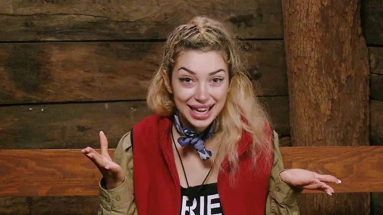 ACHTUNG-SPERRFRIST-FUeR-ALLE-MEDIEN-BIS-ZUM-SHOWENDE-MITTWOCH-04-FEBRUAR-2026-22-30-UHR-Im-Dschungeltelefon-spricht-Ariel-Klartext-ueber-Eva-Sie-sitzt-immer-noch-hier-mit-diesem-Mindset-Ich-bin-die-Heldin-ich-bin-die-Starke-ich-habe-mit-ihrem-Mann-geschlafen-damit-sie-staerker-da-rausgehen-kann-Ich-dachte-sie-macht-einen-Spass-aber-sie-meint-das-ernst-Die-Verwendung-des-sendungsbezogenen-Materials-ist-nur-mit-dem-Hinweis-und-Verlinkung-auf-RTL-gestattet