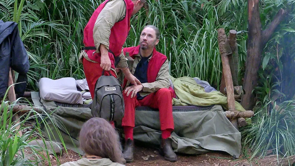 ACHTUNG-SPERRFRIST-FUeR-ALLE-MEDIEN-BIS-ZUM-SHOWENDE-MITTWOCH-04-FEBRUAR-2026-22-30-UHR-Hardy-Krueger-l-geht-zu-Gil-Ofarim-und-fragt-nach-seinem-Befinden-Schaedelweh-Die-Verwendung-des-sendungsbezogenen-Materials-ist-nur-mit-dem-Hinweis-und-Verlinkung-auf-RTL-gestattet