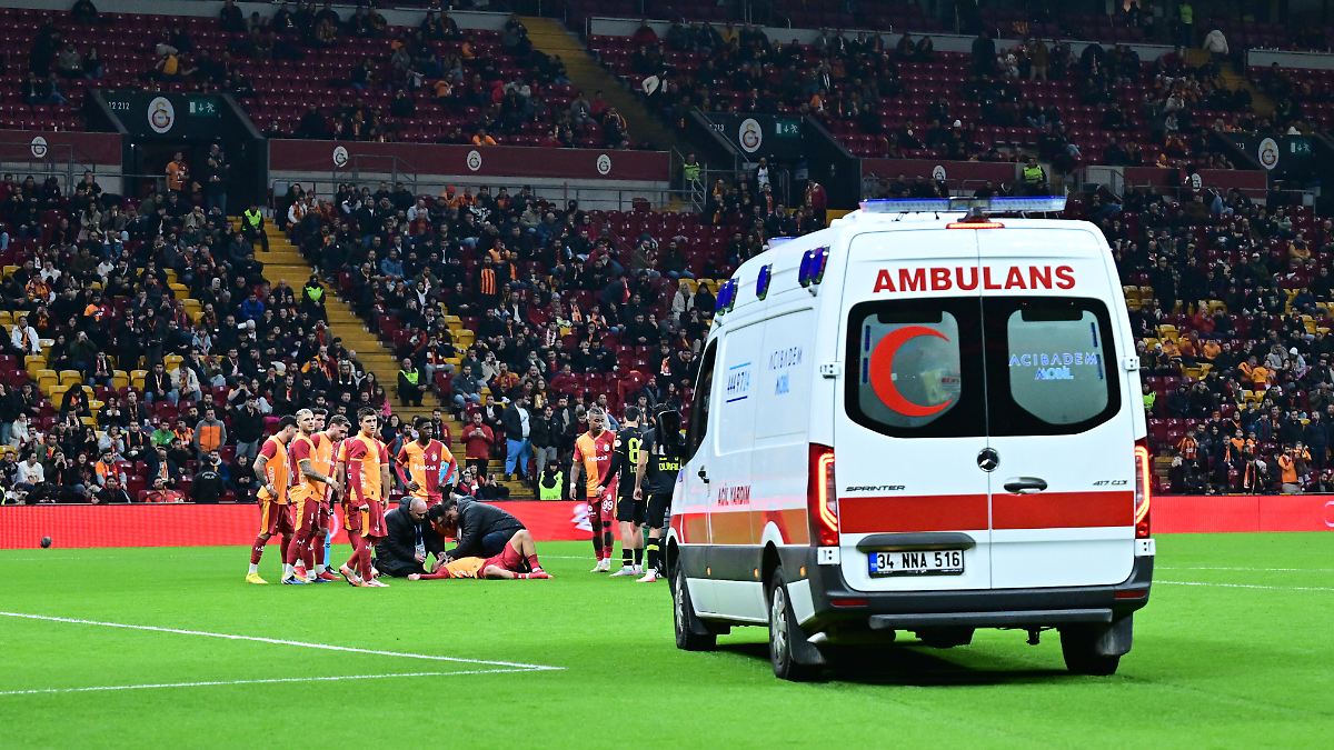 Ex-Schalker-abtransportiert-Schlimmer-Zusammensto-berschattet-Galatasaray-Pokalspiel