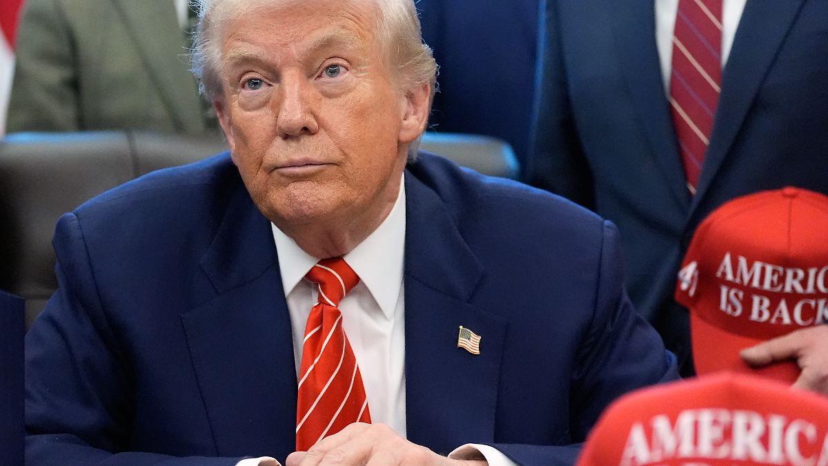 -er-sollte-sehr-besorgt-sein-trump-schickt-scharfe-warnung-an-ajatollah-chamenei