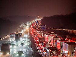 Hessen: Hessens Autofahrer standen über 33.500 Stunden im Stau