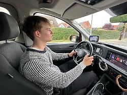 Bis 70 Prozent weniger Nachfrage: Anmeldungen in Fahrschulen brechen nach Schnieder-Ankündigung ein