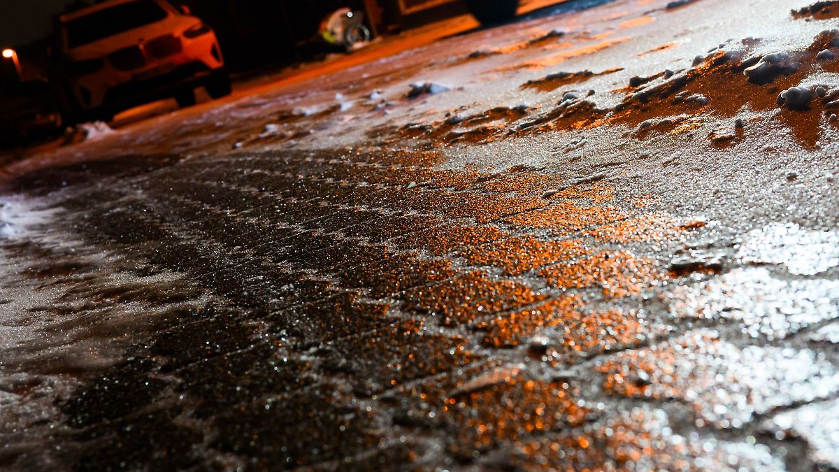 Wetterdienst: Glatteis im Osten Sachsen-Anhalts möglich