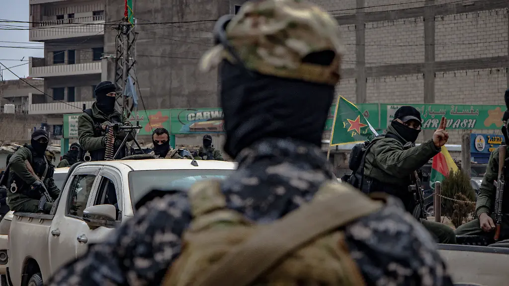Members-of-the-Anti-Terror-Unit-H-A-T-of-the-People-s-Defense-Units-YPG-stand-guard-as-Syrian-Public-Security-Forces-enter-the-Kurdish-majority-city-of-Qamishli-in-northeastern-Syria-on-February-3-2026-under-an-integration-deal-with-Kurdish-authorities-Public-Security-personnel-will-be-deployed-to-specific-locations-designated-by-the-Syrian-Democratic-Forces-SDF-under-the-agreement-as-reported-MIDDLEEASTIMAGES-1