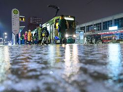 Berlin & Brandenburg: Vereiste Straßen: Busverkehr in Südbrandenburg gestört
