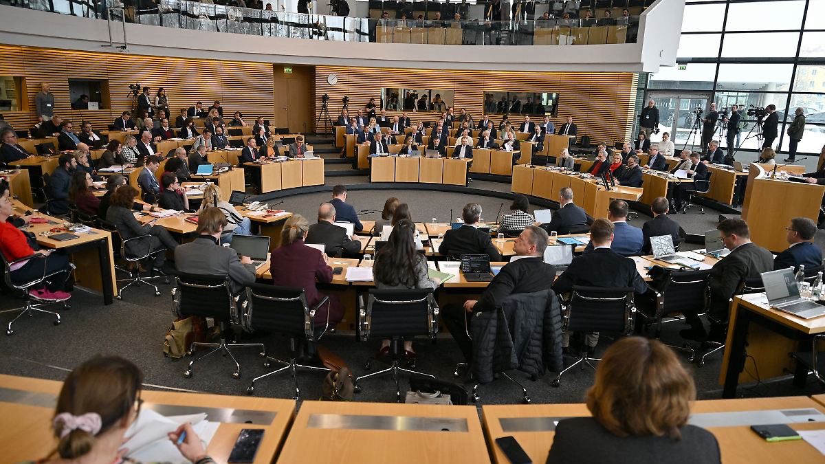 Fu&szlig;fesseln und KI - neues Th&uuml;ringer Polizeigesetz umstritten