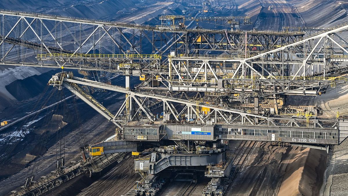 Woidke-dankt-Bergleuten-Ende-einer-ra-Braunkohle-Koloss-F60-in-J-nschwalde-gesprengt